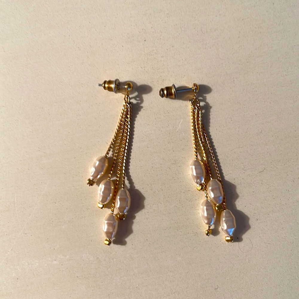 Dainty Pearl Dangle Earrings